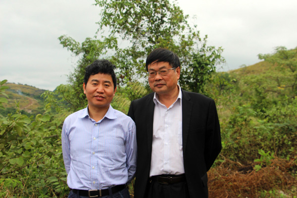 左：周金星教授，右：王勇坚教授